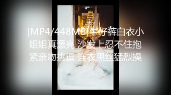 【新片速遞】眼镜小美女露脸群P好几哥大哥，身材不错让三个大哥对着小嘴奶子和逼逼撸鸡巴，深喉口交淫声荡语揉奶玩逼[395MB/MP4/56:21]